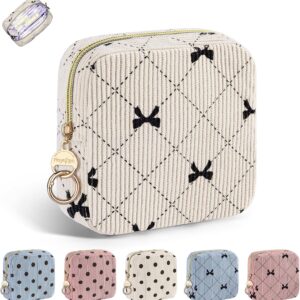 A small square corduroy pouch with a beige background and black bow pattern, featuring a gold zipper and keyring charm engraved with “Playexen.” The pouch is shown alongside five color variations—blue with polka dots, pink with polka dots, beige with polka dots, blue with bows, and pink with bows—displayed in a row at the bottom. A small inset image shows the pouch partially open, revealing stored items inside.